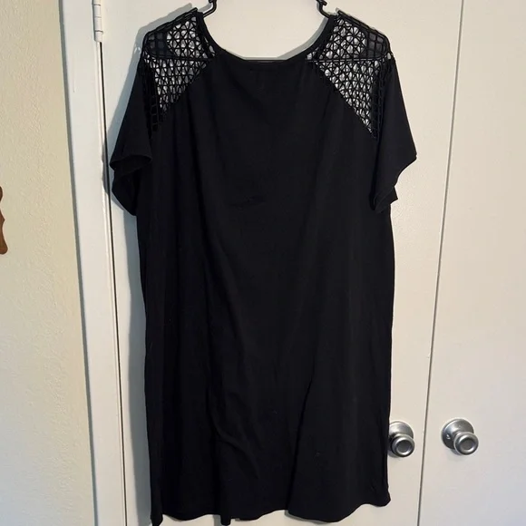 Black Lace Accent Women's Dress - Picture 3 of 3